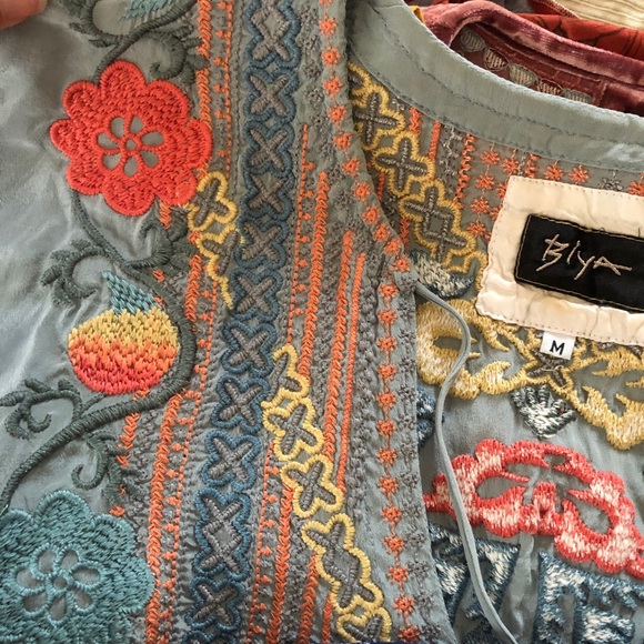 JOHNNY WAS * 3J BIYA Slate Blue Embroidered Top - Picture 2 of 12